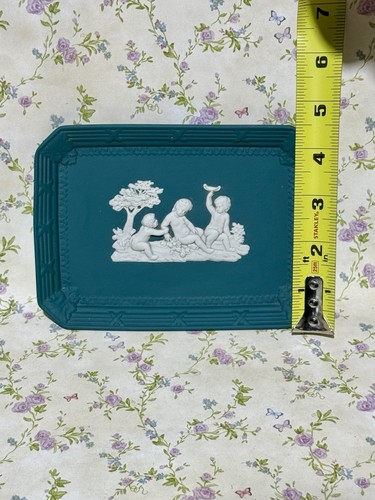 Vintage Wedgwood Jasperware White On Spruce Green Rectangular Tray - Picture 3 of 5