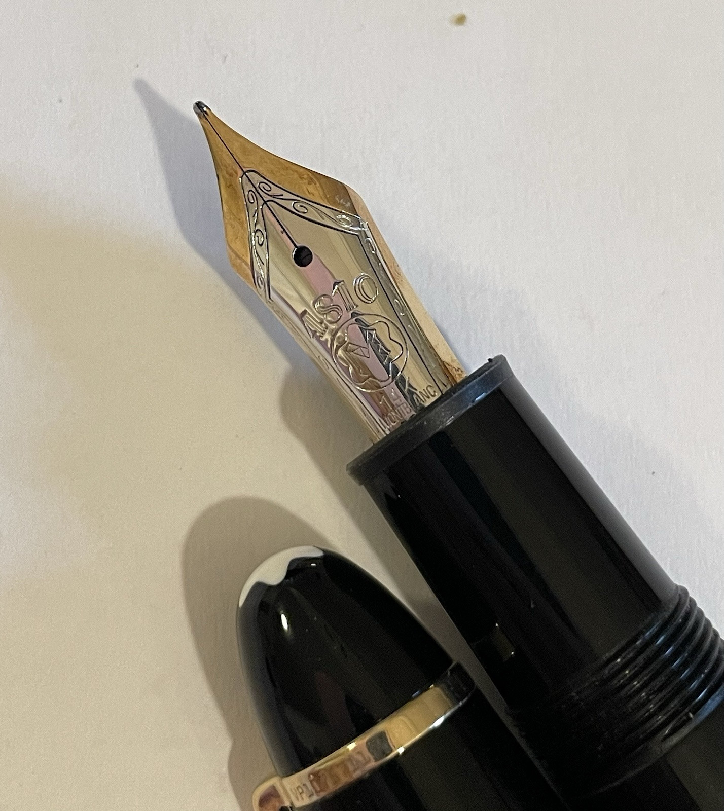Authentic Montblanc 4810 Meisterstuk 14k Gold Fountain Pen w