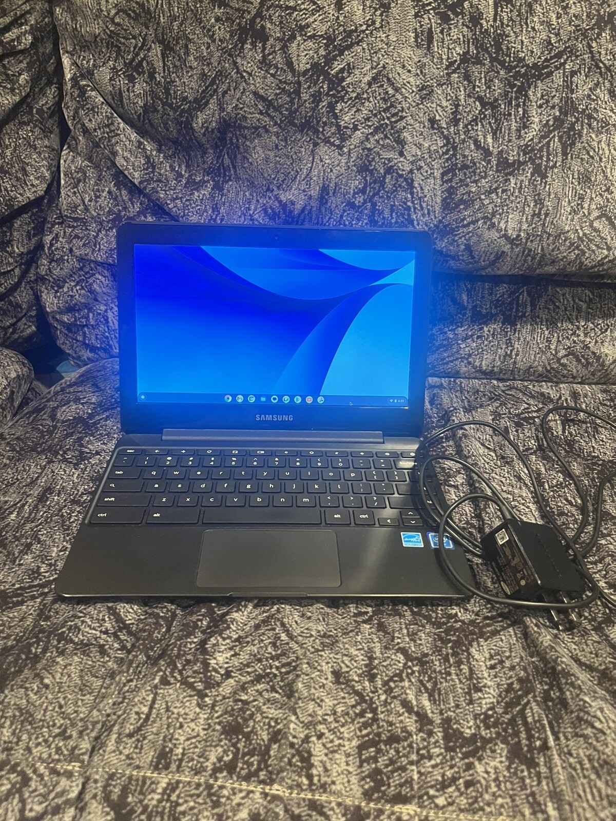 Chromebook XE500C13-K03US (4 GB,  Intel(R) Celeron(R) CPU N3060 1.60 GHz, 32 GB)-image