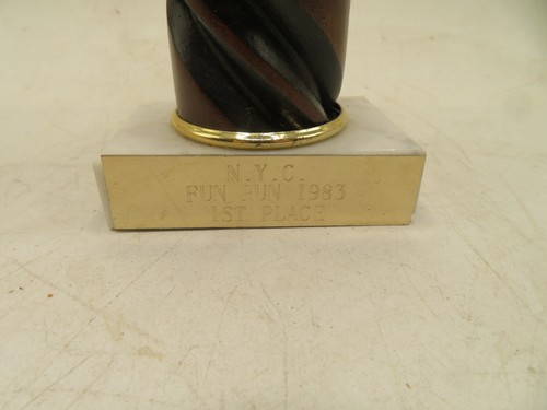 female track trophy decorative square marble base NYC FIRST RUN 1983 6 1/2 IN - Bild 2 von 4