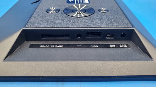 Aluratek 8" Wi-Fi Digital Photo Frame with Touchscreen LCD Display - Picture 5 of 6