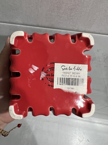 new Sur la Table Ceramic Red Berry Basket. - Bild 3 von 3