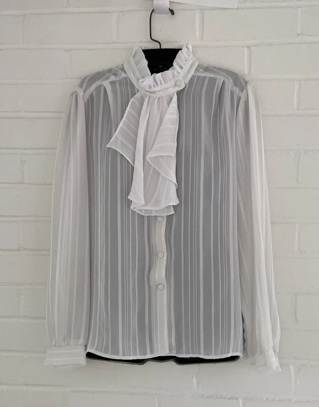 Classic Vintage White 1990’s Ruffle Trim Jabot Collar… Gem
