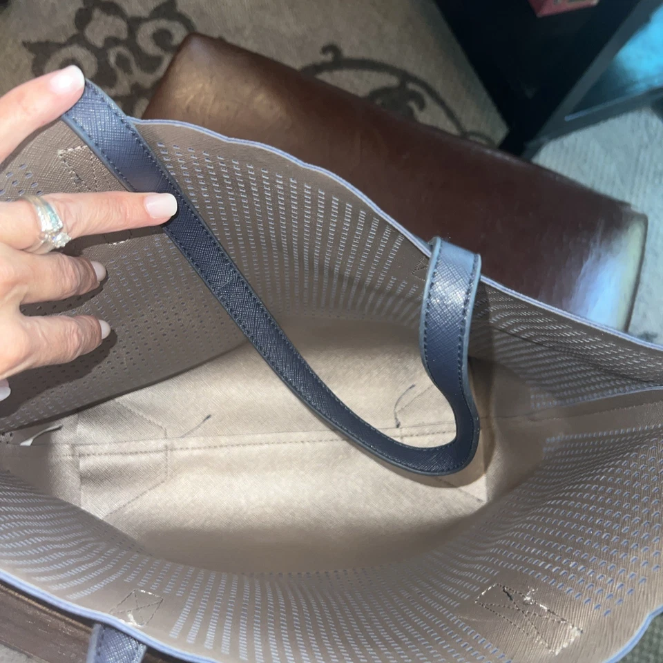 ¡NUEVO! Bolso de hombro Neiman Marcus - azul marino Foto 4 de 4