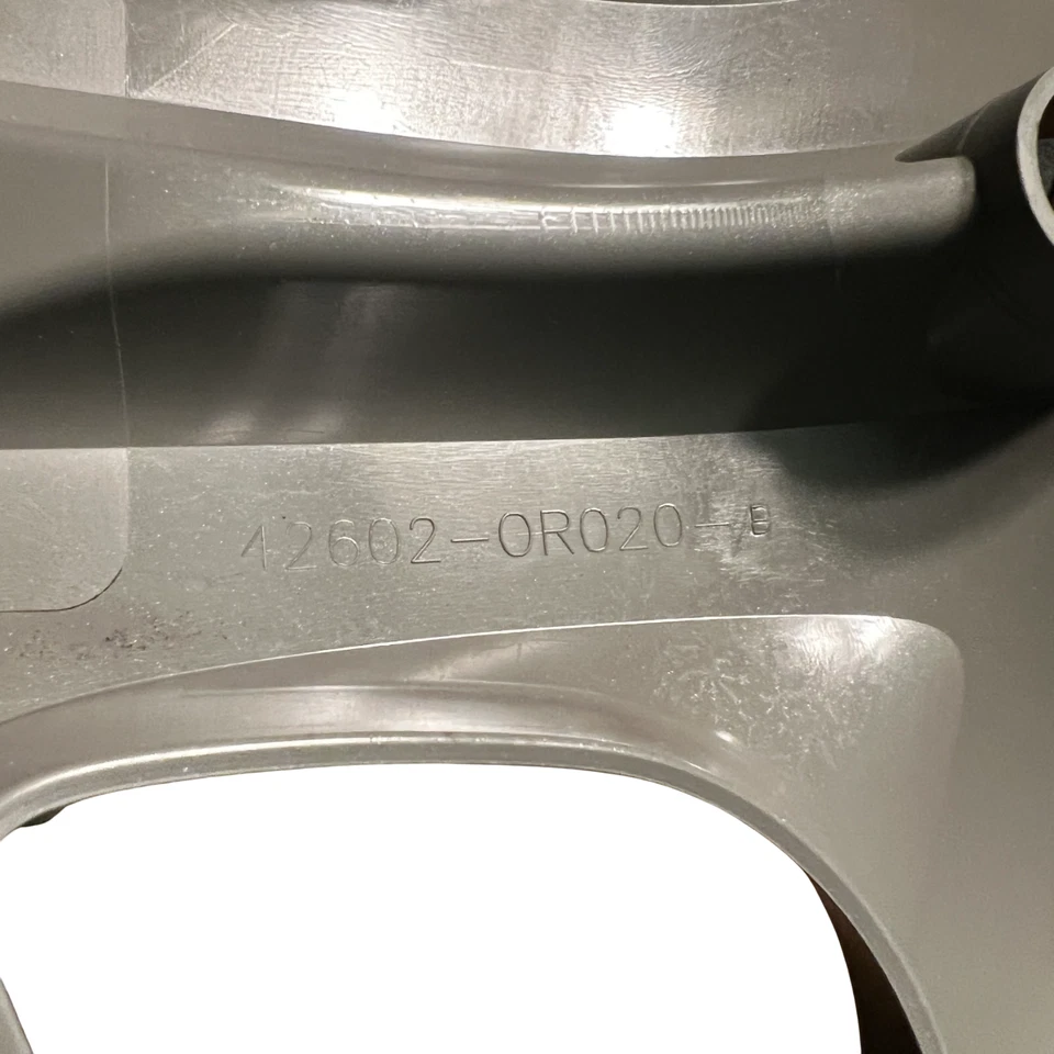 2013-15 TOYOTA RAV4 LE 17" ONE GOOD USED HUBCAP - 61170 [ 42602-0R020 ] - Image 2 of 3