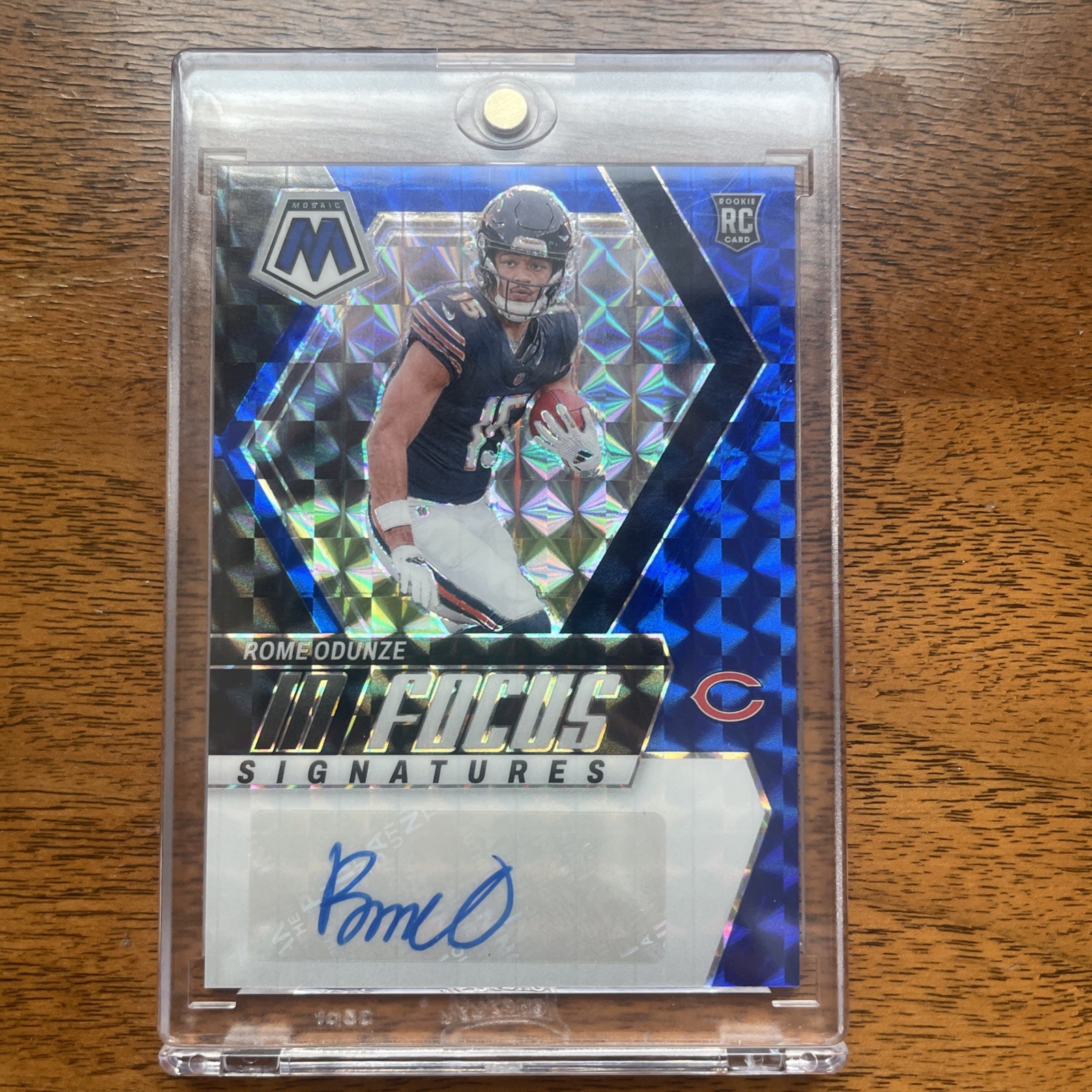 2024 Mosaic Rome Odunze RC Auto Blue Prizm In Focus Signatures /99 Chicago Bears