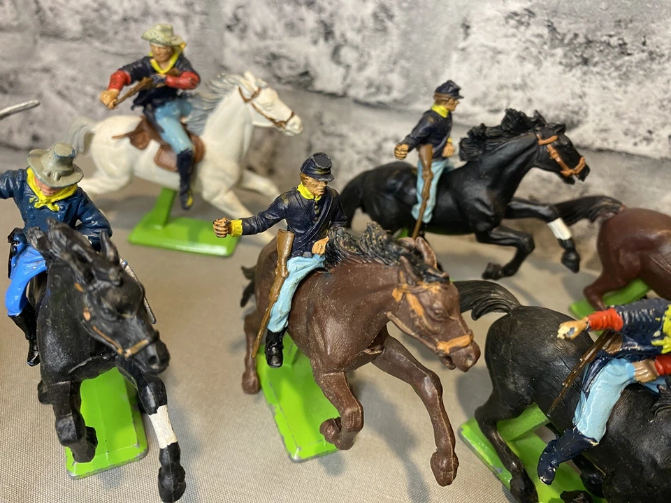 BRITAINS LTD 1971 Cowboys & Indians Civil War Bundle - Horses - Figures -canoes. - Image 2 of 4