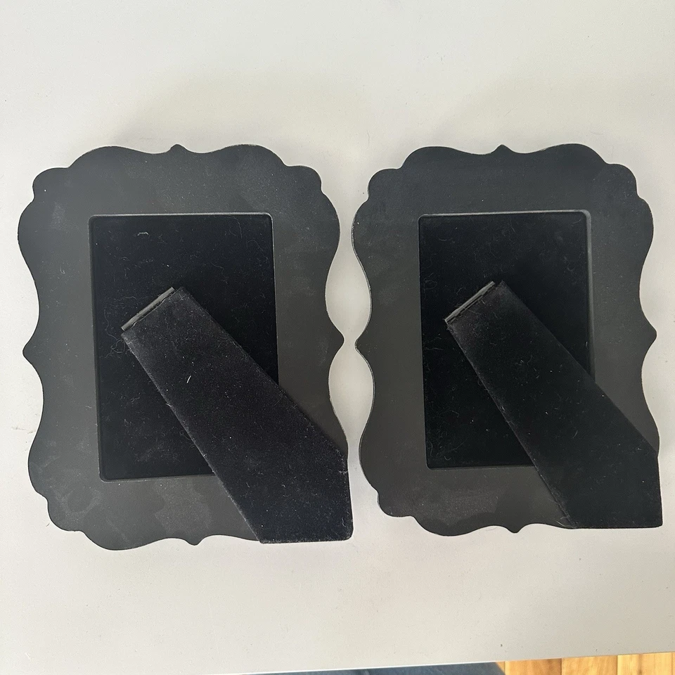 pair of black picture frames with an ornate, scalloped edge For 4x6 Photo - Image 3 of 4