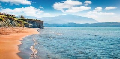 Wandbild: Heller Frühlingsblick auf Megas Lakkos Beach. Romantische [...]