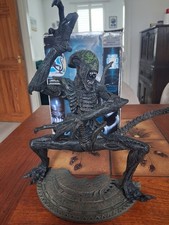 Mc Farelan AVP Grid Alien Figure 12 Inch McFarlane Toys 2006 with Box.
