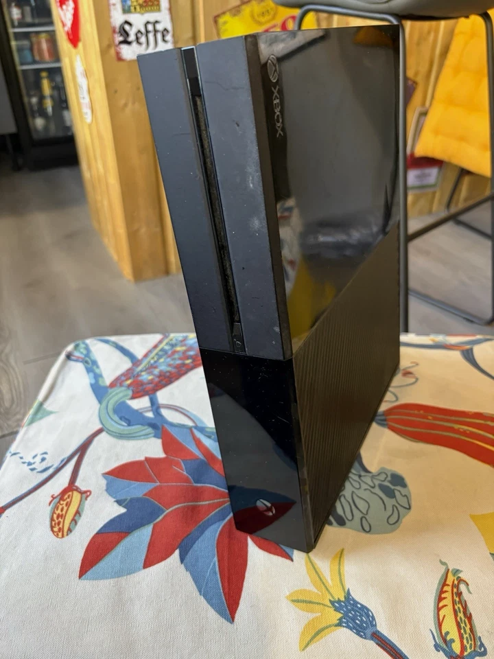 Microsoft Xbox One, photo 1 of 5