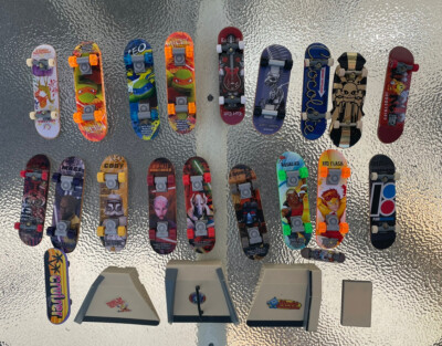 Mostly Tech Deck Toy Lot 24 Pieces Finger Boards Keychain Ramps Clean See Read