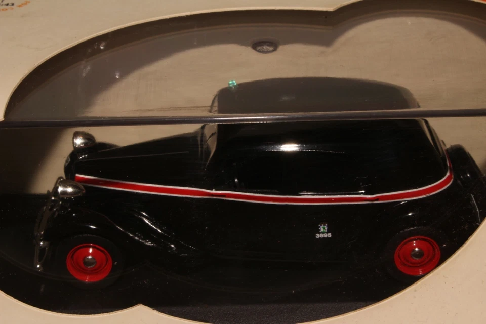 IXO 型号 1955 雪铁龙牵引 11 马德里出租车,1/43 比例盒装 — 第 2/4 张图片