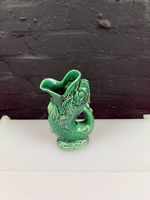 Wedgwood grüne Majolika Gurgeln Fisch Krug / Vase 22,5 cm hoch