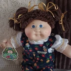 🌼⚘️🦋1985 Cabbage Patch UT FACTORY Girl Hang Tag Wearing Floral Overalls 🏵⚘️🦋