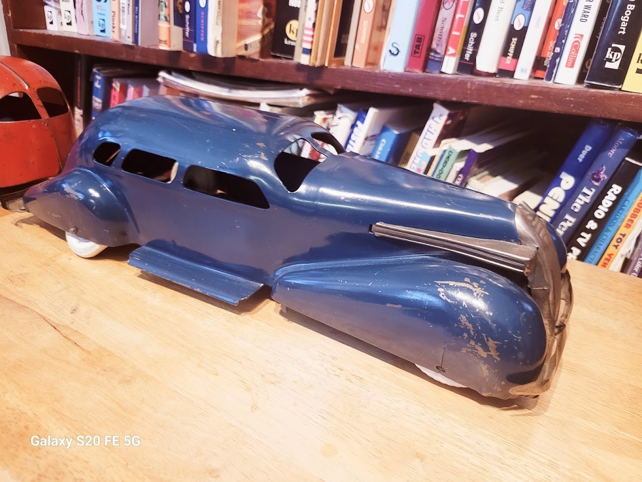 NICE VINTAGE LARGE 1930's  WYANDOTTE LaSALLE SEDAN With TRAVEL TRAILER