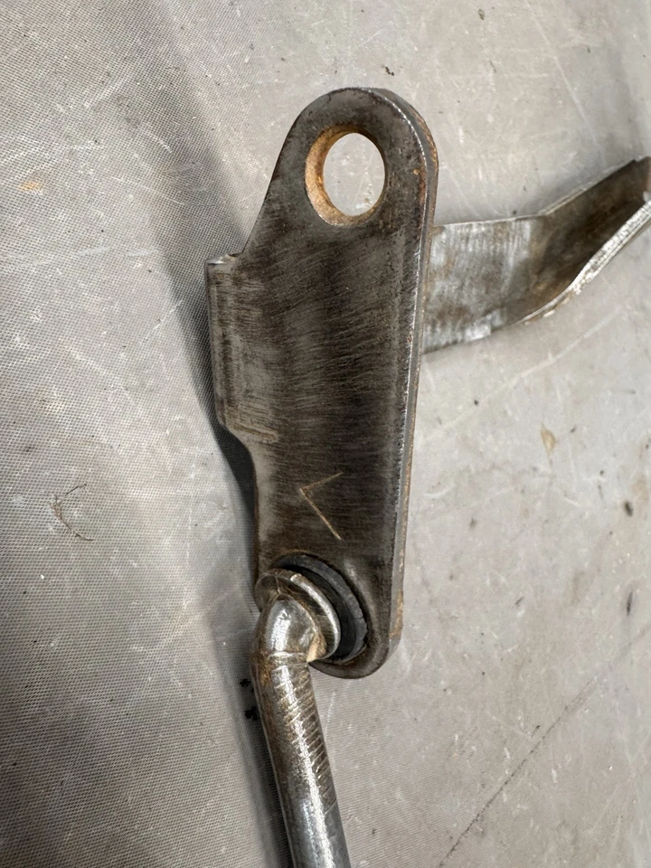 1965 - 1968 雪佛兰 Impala 自动电动滑翔车架换档联动杆交叉支撑 — 第 2/4 张图片