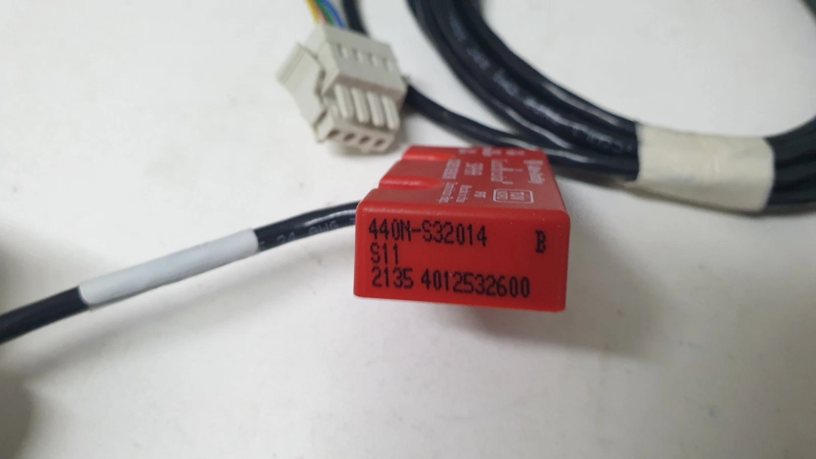 Sipha sensor end label 440N-S32014 S11 series B with white cable connector