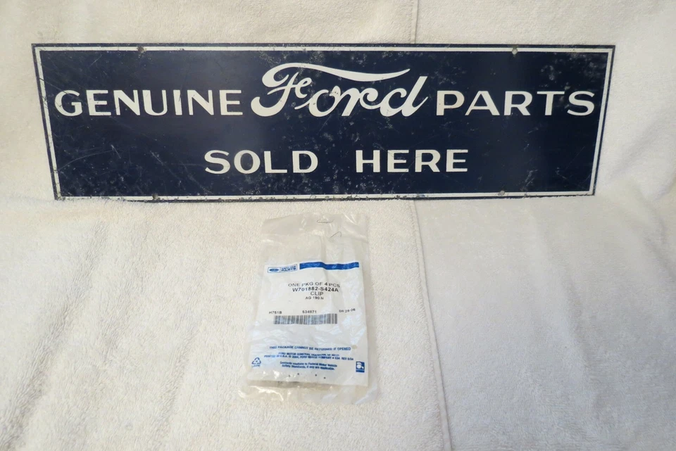 OEM NEW 4pcs 2003-2017 Ford Expedition Pillar Panel Clip W701882-S424A #757 - Image 2 of 4