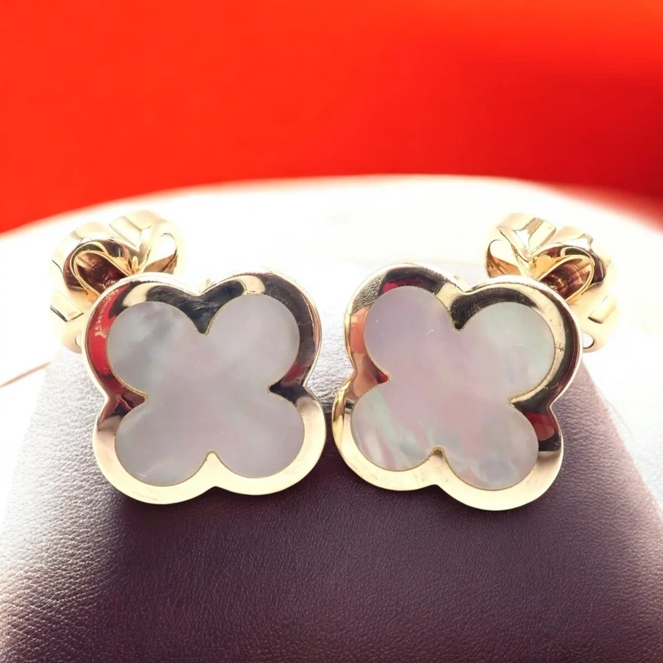 Abotoaduras Van Cleef & Arpels ouro amarelo 18k puro Alhambra madrepérola certificado. - Imagem 2 de 4