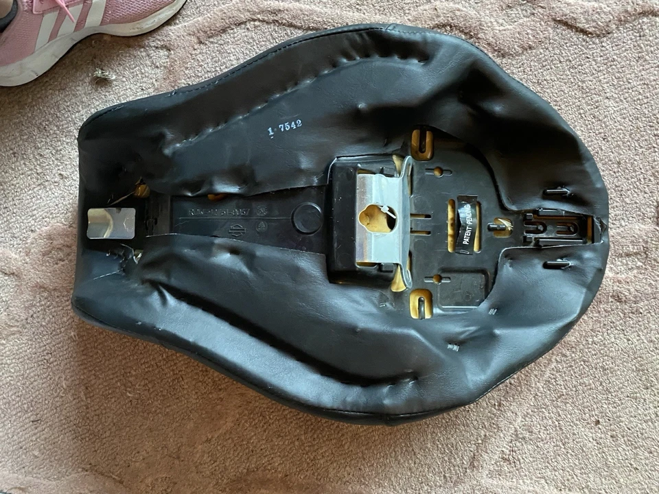 Harley Davidson 原始设备制造商座椅 — 第 2/4 张图片