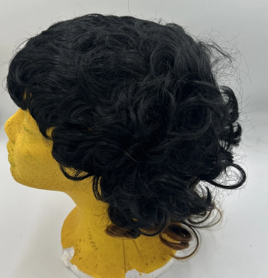 Peluca negra retro corta en capas para mujer con reflejos rojos en la parte posterior Foto 3 de 4