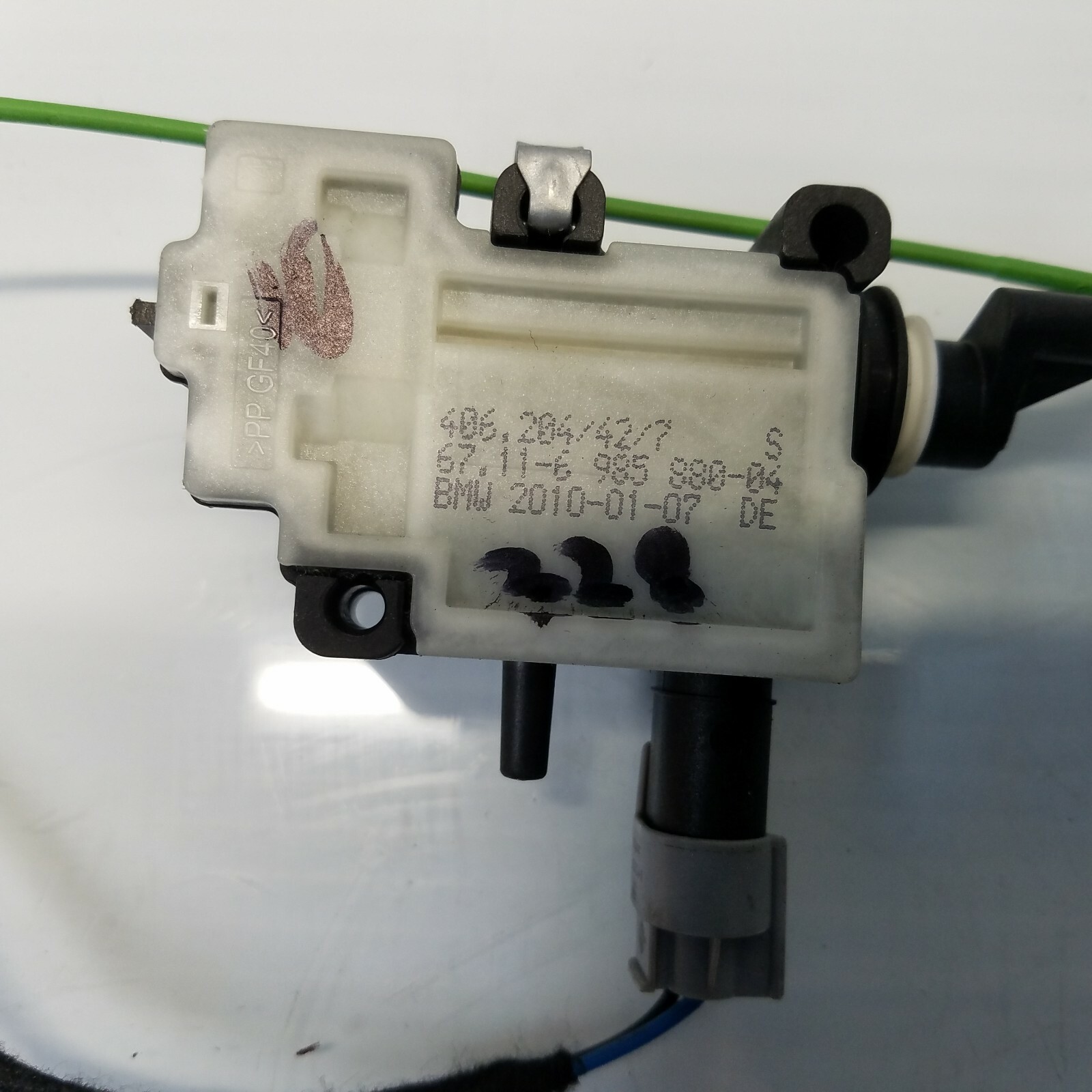20062011 BMW E90 325i 328i 330i 335i FUEL GAS LID DOOR LOCK ACTUATOR