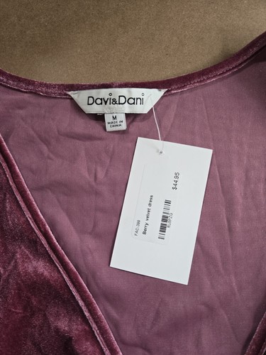 Neu mit Etikett Davi & Dani beerenfarbenes kurzärmliges Samtkleid mit V-Ausschnitt Größe M - Bild 8 von 9