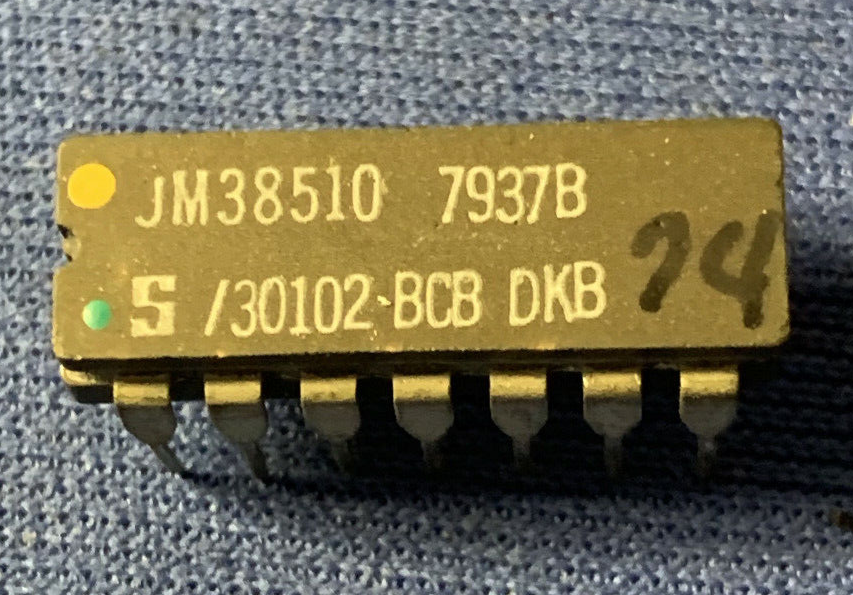 JM38510/30102BCB SIGNETICS DUAL FF 14-PIN CERDIP VINTAGE JM38510/30102BCB SIGNETICS DUAL FF 14-PIN CERDIP VINTAGE