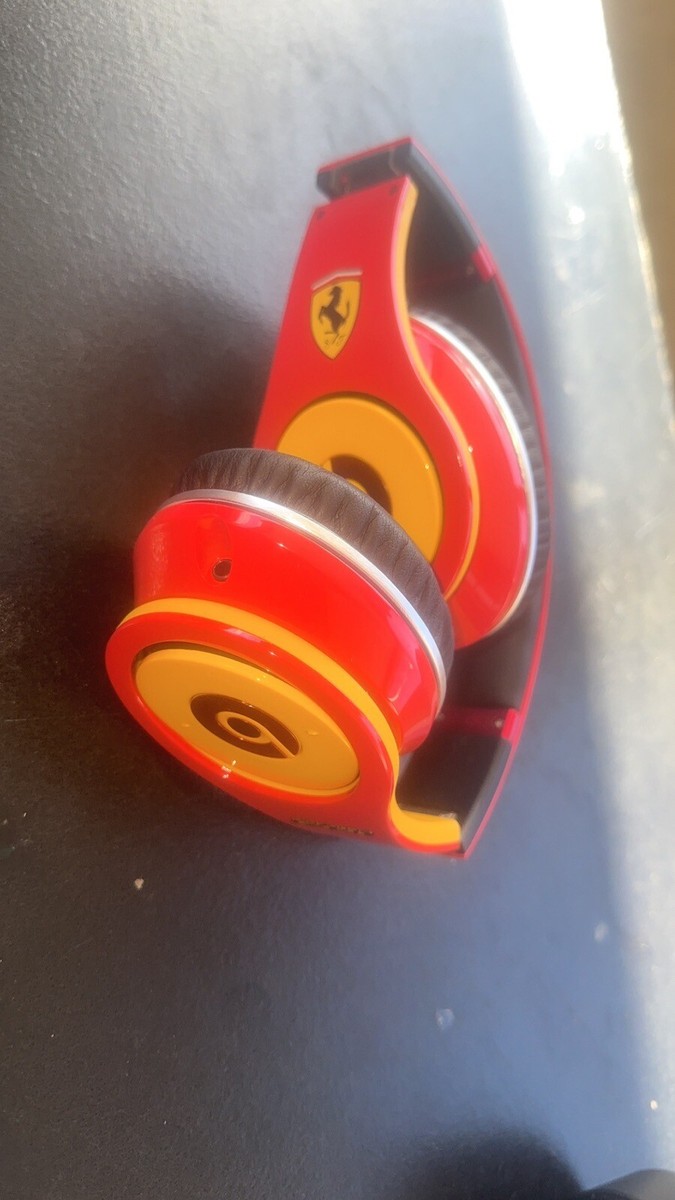 Ferrari BEATS BY DR DRE - Wired Leather Headphones Limited Ferrari BEATS BY DR DRE - Wired Leather Headphones Limited
