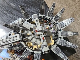 100% Complete LEGO Star Wars 75105 Millennium Falcon w/instructions