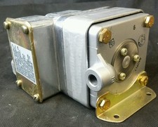BARKSDALE PRESSURE SWITCH DPD1T-H18 NEW IN BOX 