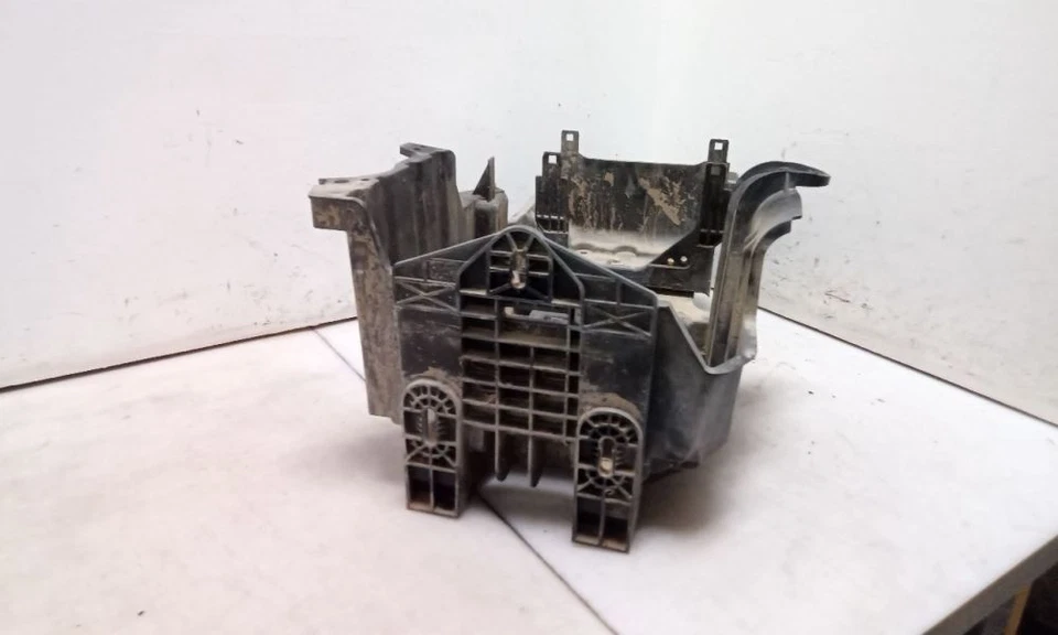 Лоток аккумулятора в сборе для Jeep JK Wrangler 3,8 л 55395524 2007-2011 143874 - Изображение 3 из 4