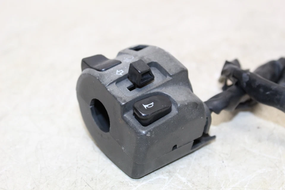 Interruptores de sinalização 2004 Yamaha Yzf R1 clipe esquerdo no cabo buzina - Imagem 2 de 4