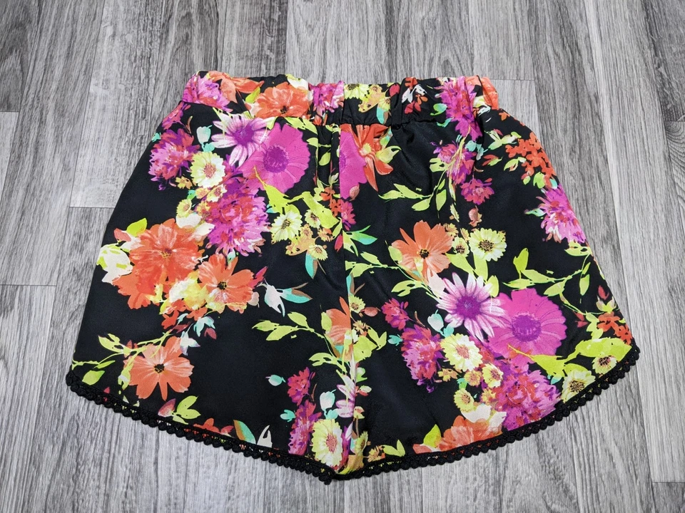 Pantalones Cortos Charlotte Russe Para Mujer Talla Pequeña Floral Multicolor Tirar Alto Foto 2 de 4
