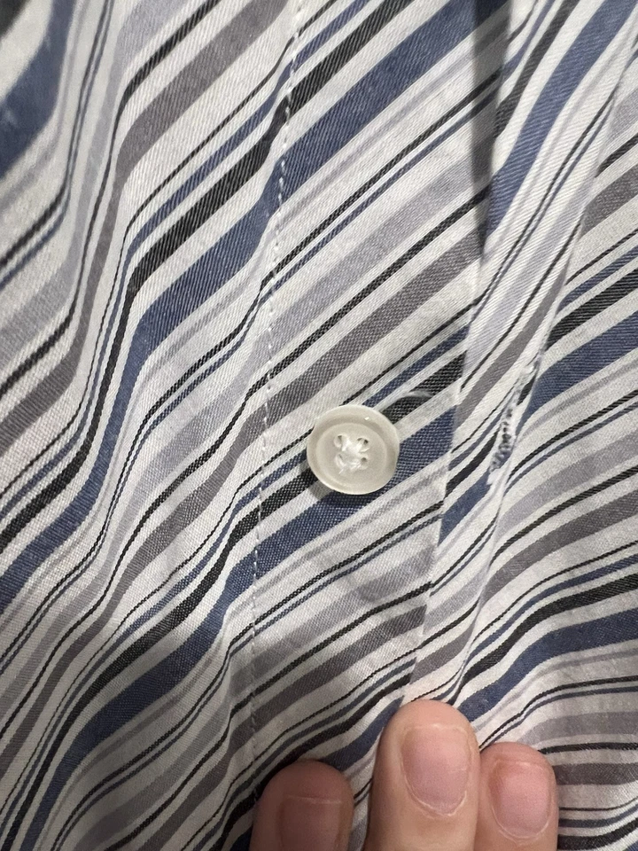 Men’s Long Sleeve Button Down Dress Shirt - Image 4 of 4