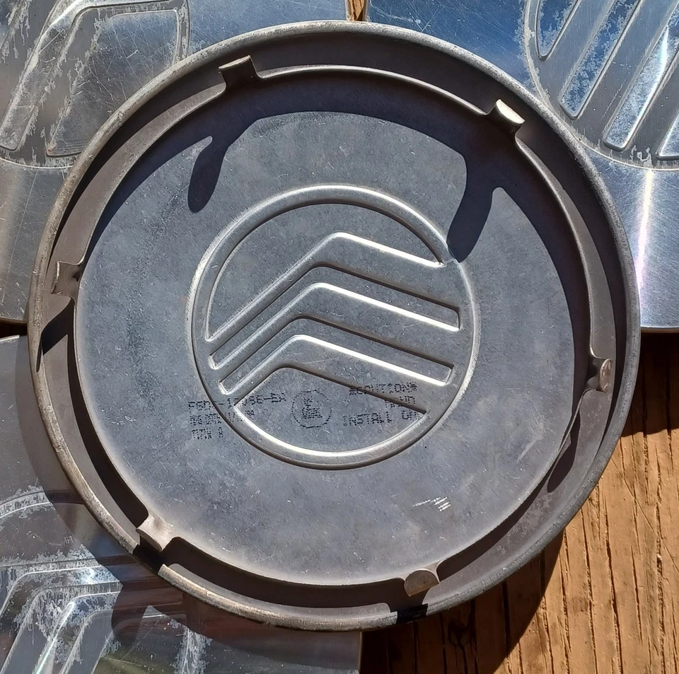 Juego de 4 tapas centrales Mercury Grand Marquis, 1998-2002 número de pieza F6DC 1A096 EA Foto 3 de 3