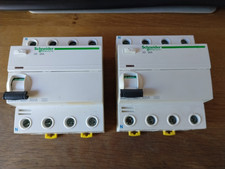 Lot de deux interrupteurs différentiels 30mA - 25A - Type AC Schneider
