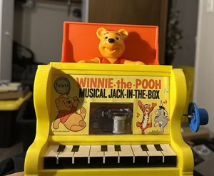 Vintage 1975 Sears Winnie The Pooh Musical Jack-In-The-Box Piano Disney Works VG