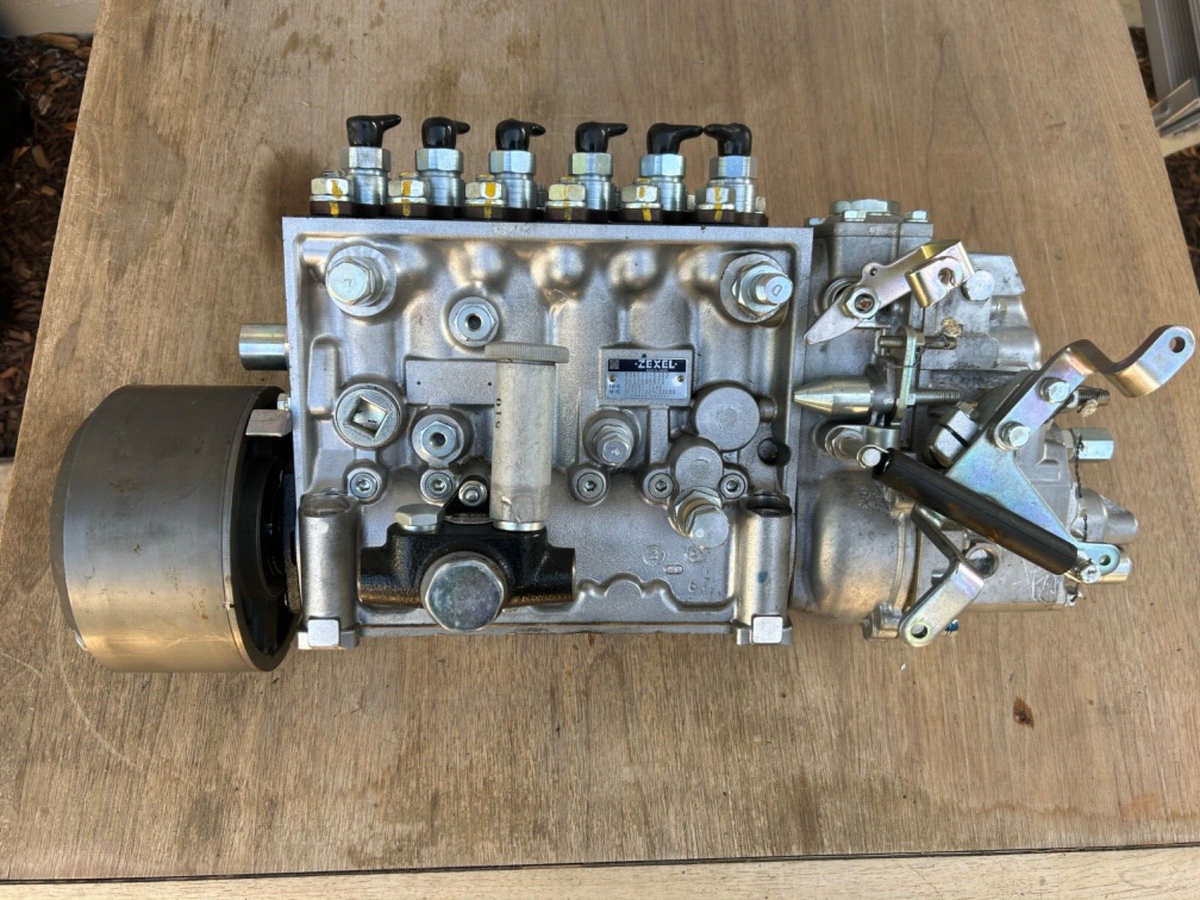 ZEXEL BOSCH ISUZU 6SD1-T DIESEL FUEL INJECTION PUMP OEM NEW ZEXEL BOSCH ISUZU 6SD1-T DIESEL FUEL INJECTION PUMP OEM NEW