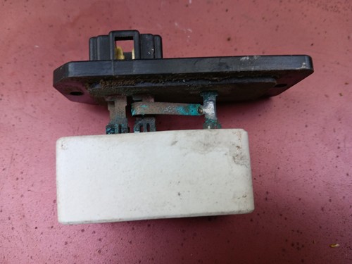 92-95 TOYOTA PICKUP FRONT DASH HVAC HEATER AC BLOWER MOTOR FAN SPEED RESISTOR - Picture 3 of 4