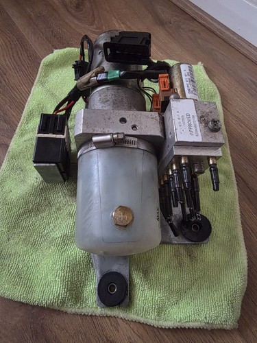 Convertible roof hydraulic pump – 8H0871611B