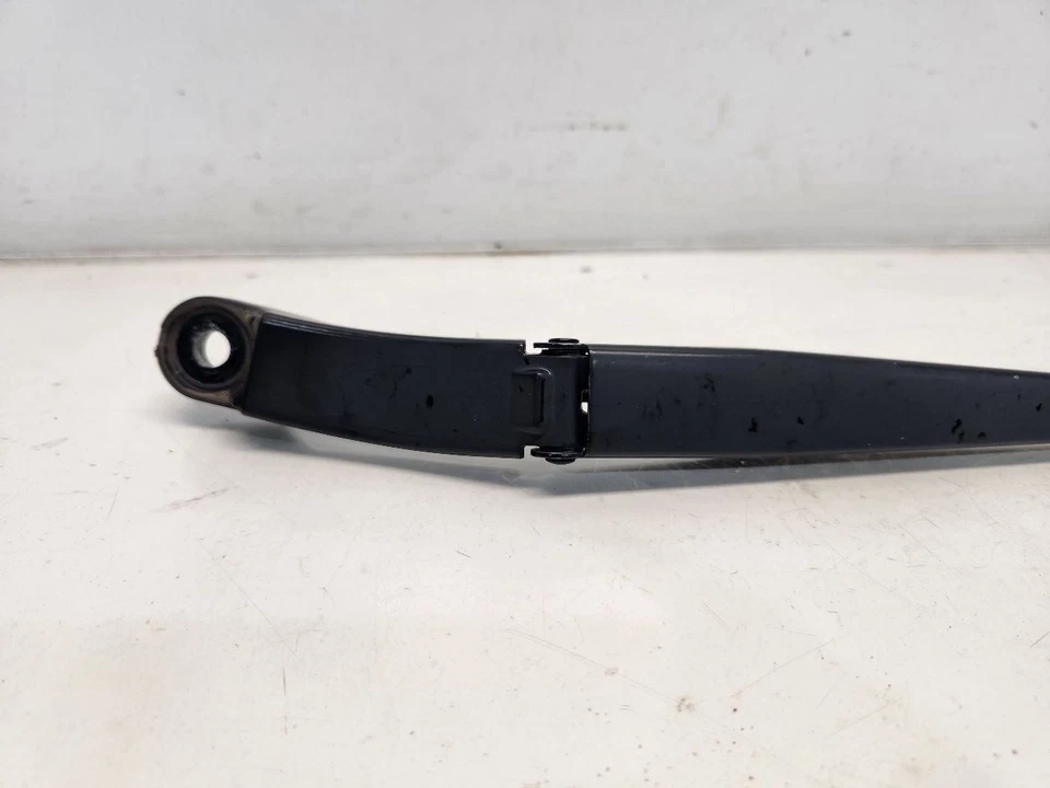 2014 Ford Taurus (Police Pack) Drivers Left Wiper Arm  - Image 3 of 4