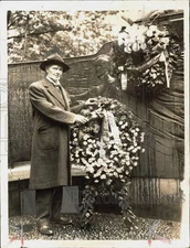 Press Photo William Sulzer, Impeached Governor of New York, Lays Wreath
