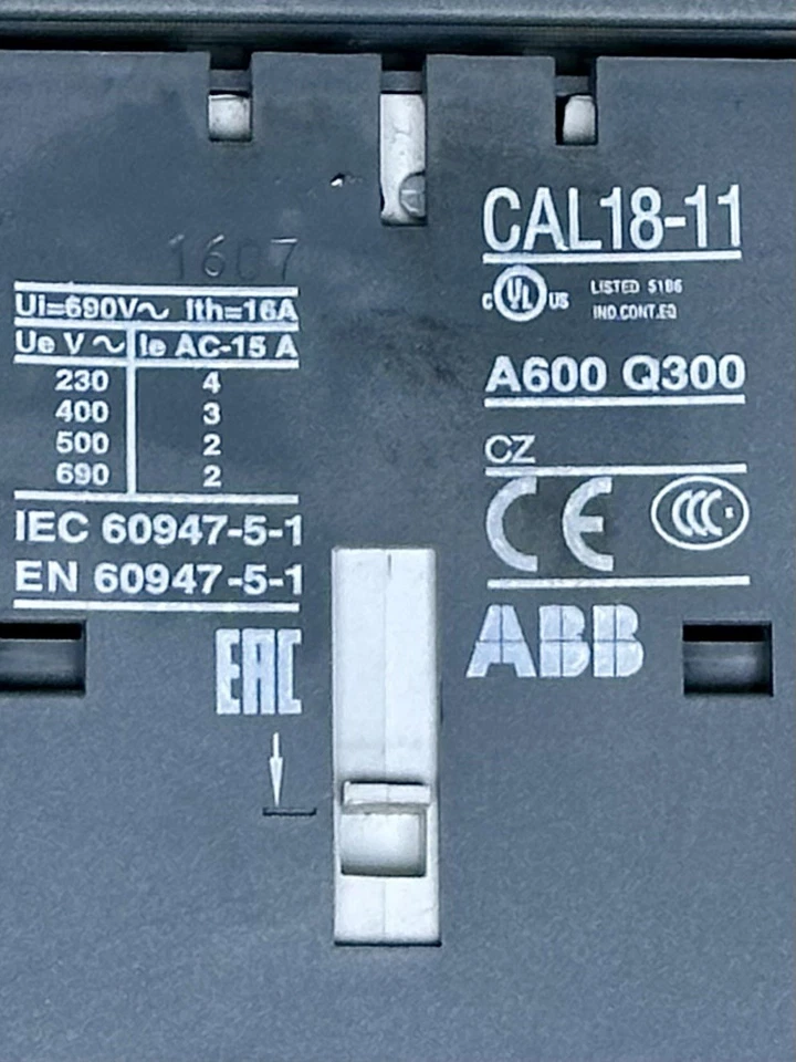 ABB A300-30-11 Contactor de 3 polos 500A 600V bobina de CA control de motor industrial Foto 4 de 4