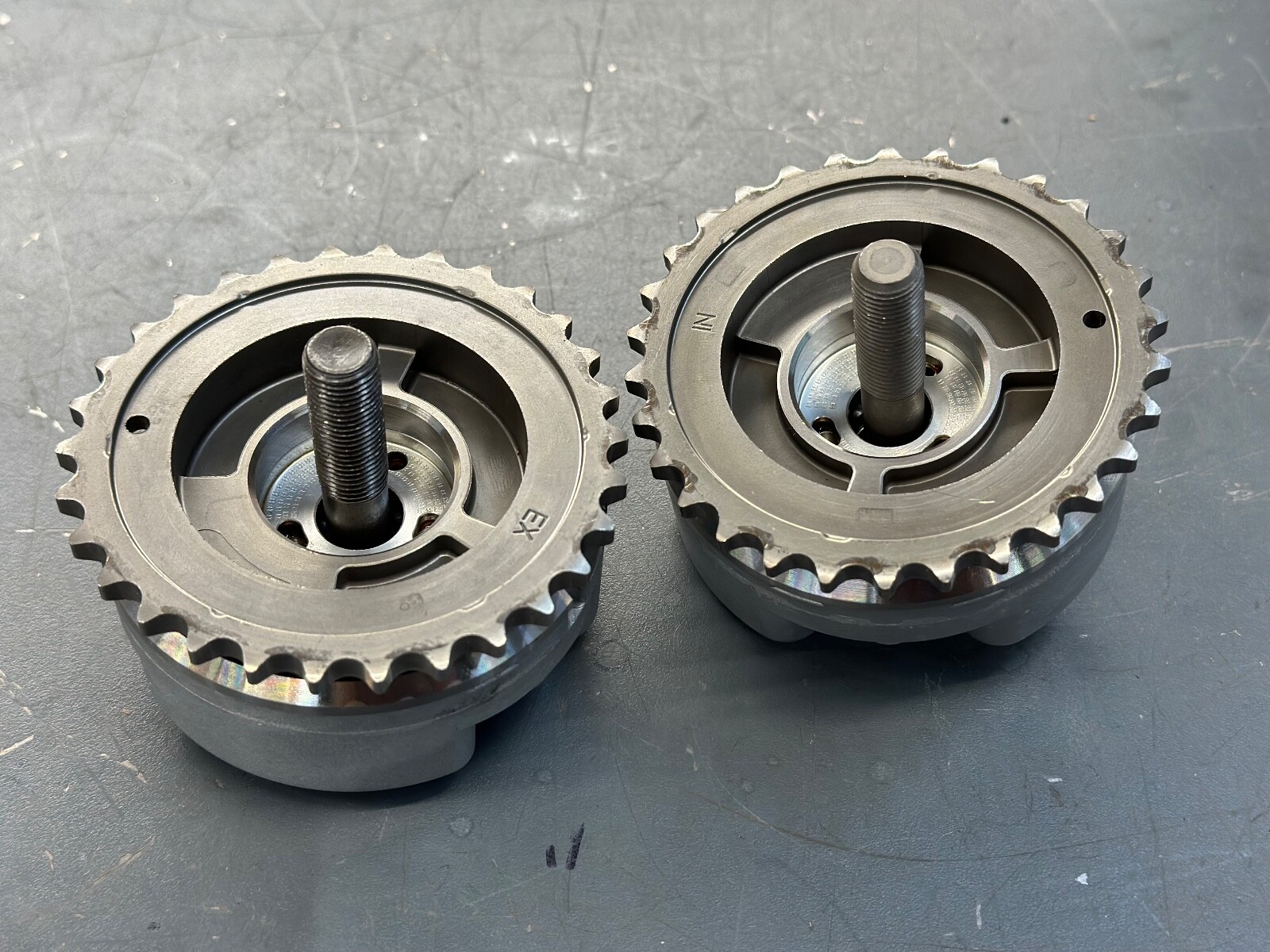 Bentley 4.0tt Audi RS6 RS7 Camshaft Timing Adjuster 06E109083N/-84N SET of 2