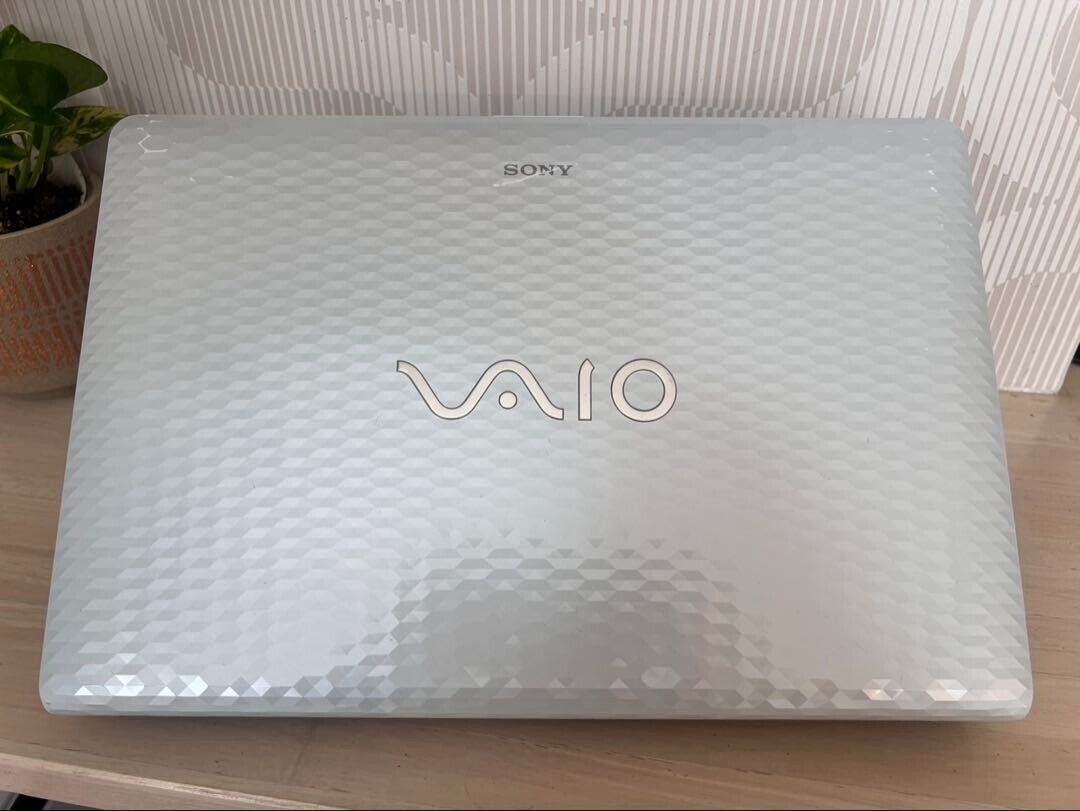 Sony VAIO VPCEH19FJ 15.5 Sony VAIO VPCEH19FJ 15.5