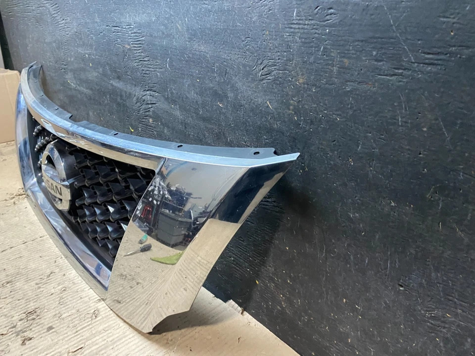 Parrilla cromada superior delantera Pathfinder 2013 a 2016 mercado de accesorios V4337 GD Foto 2 de 4