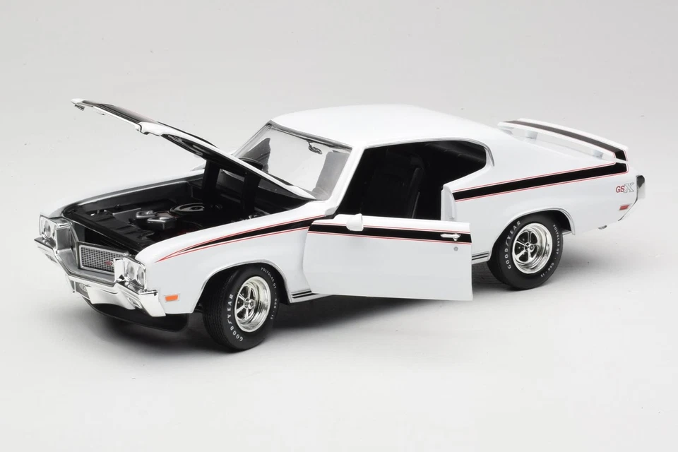 AMM1322/06 Buick GSX White American Muscle 1:18 - Immagine 2 di 4