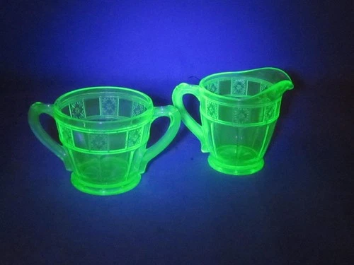 Vtg. Green Doric depression glass Creamer Sugar Set Uranium